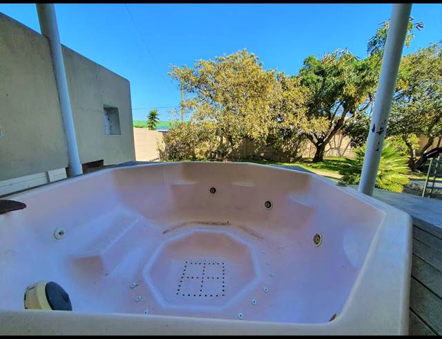 5 BEDROOM HOUSE FOR SALE IN PAROW NORTH